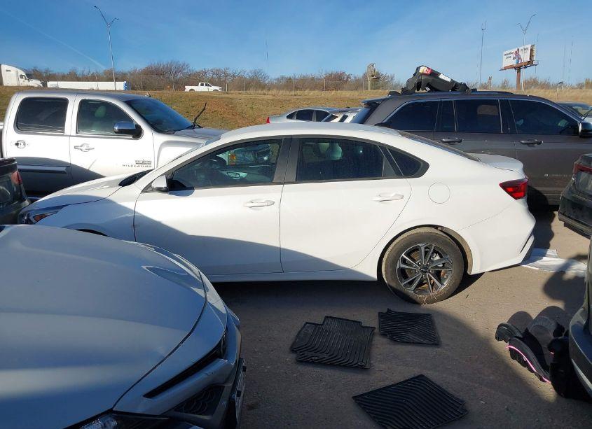 Photo 15 of 2024 Kia Forte LXS (VIN 3KPF24AD9RE716915)