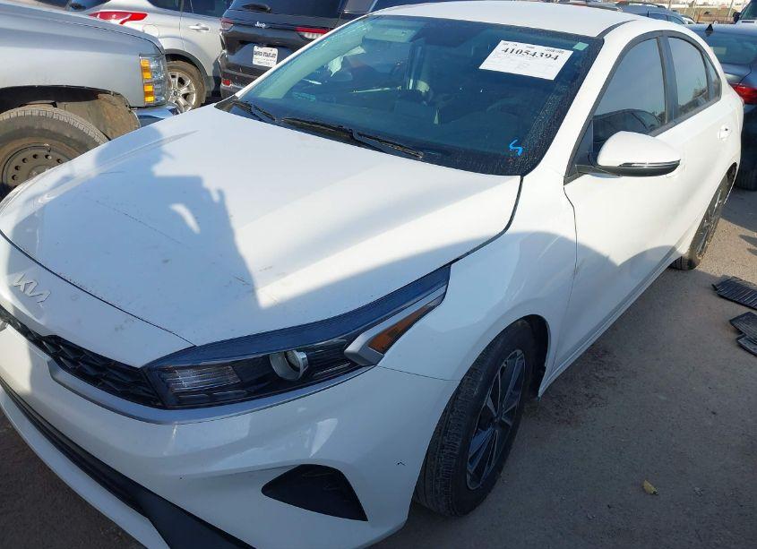 Photo 2 of 2024 Kia Forte LXS (VIN 3KPF24AD9RE716915)