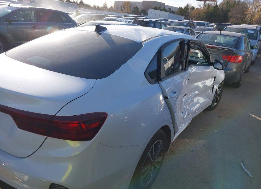 Photo 4 of 2024 Kia Forte LXS (VIN 3KPF24AD9RE716915)