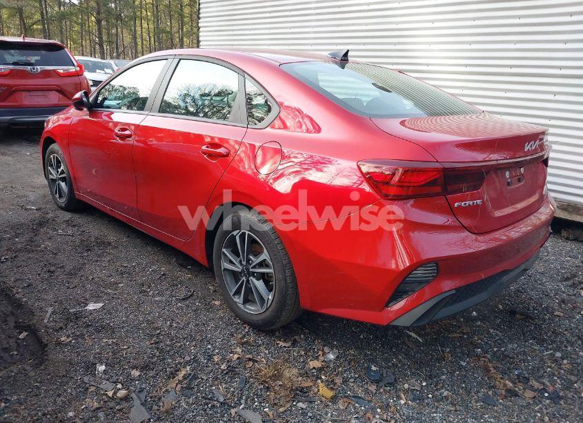 Photo 3 of 2024 Kia Forte LXS (VIN 3KPF24AD9RE752698)