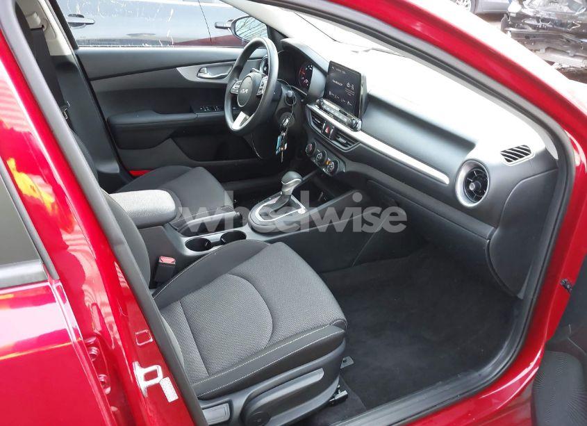 Photo 5 of 2024 Kia Forte LXS (VIN 3KPF24AD9RE752698)