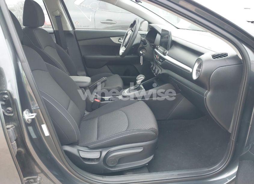 Photo 5 of 2024 Kia Forte LXS (VIN 3KPF24AD9RE767959)