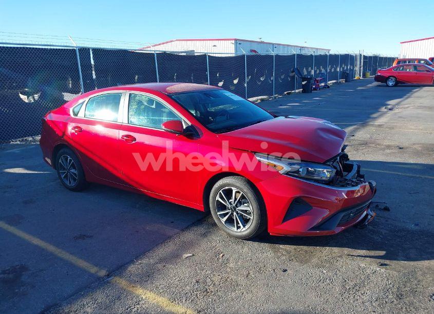 2024 Kia Forte LX/LXS (VIN 3KPF24AD9RE784258) main photo