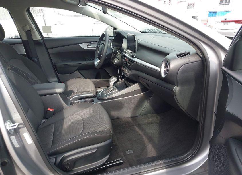 Photo 5 of 2024 Kia Forte LXS (VIN 3KPF24AD9RE791890)