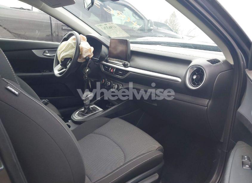 Photo 5 of 2024 Kia Forte LXS (VIN 3KPF24AD9RE792361)