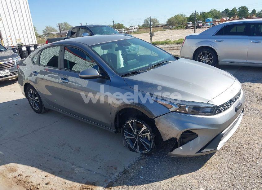 2024 Kia Forte LXS (VIN 3KPF24AD9RE799178) main photo