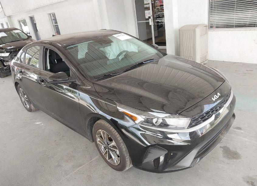2024 Kia Forte LXS (VIN 3KPF24AD9RE800829) main photo