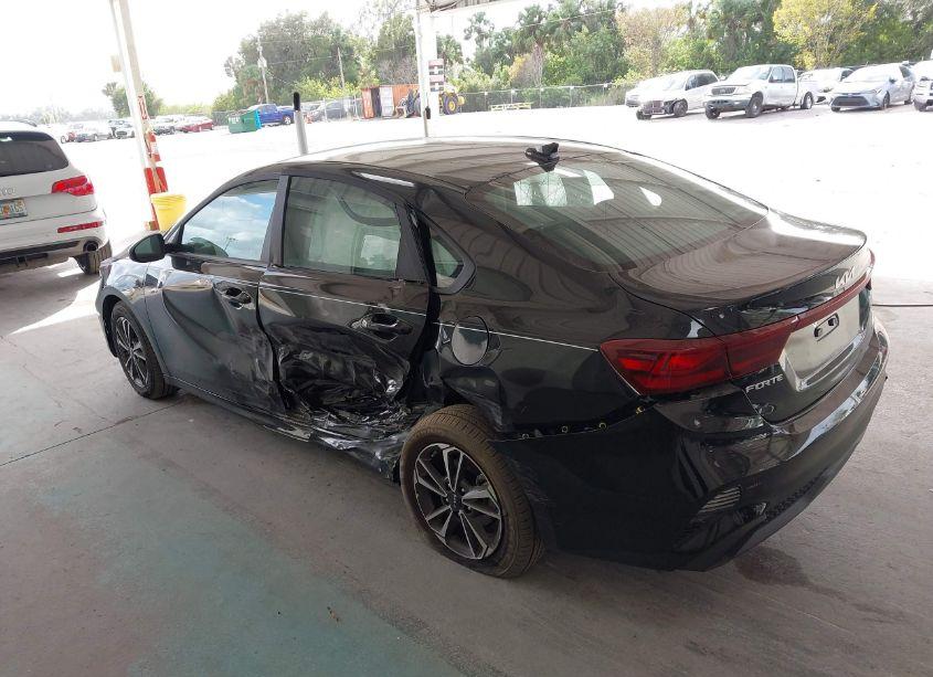 Photo 3 of 2024 Kia Forte LXS (VIN 3KPF24AD9RE800829)