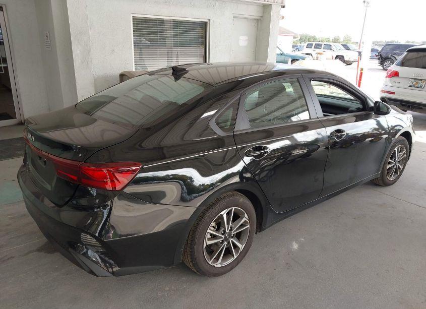 Photo 4 of 2024 Kia Forte LXS (VIN 3KPF24AD9RE800829)