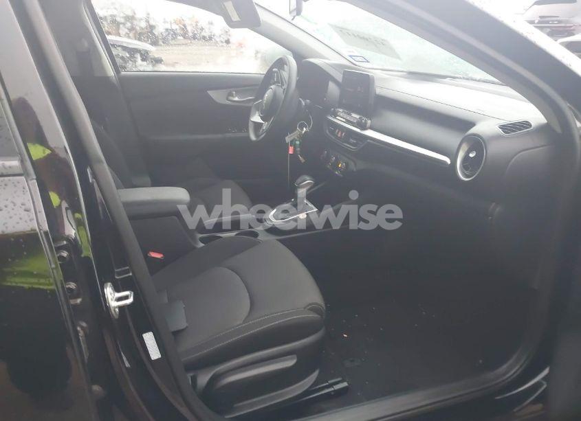 Photo 5 of 2024 Kia Forte LXS (VIN 3KPF24AD9RE807702)