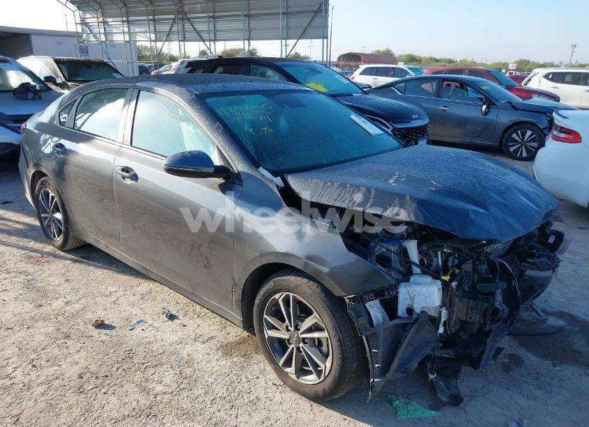 2024 Kia Forte LXS (VIN 3KPF24AD9RE812205) main photo