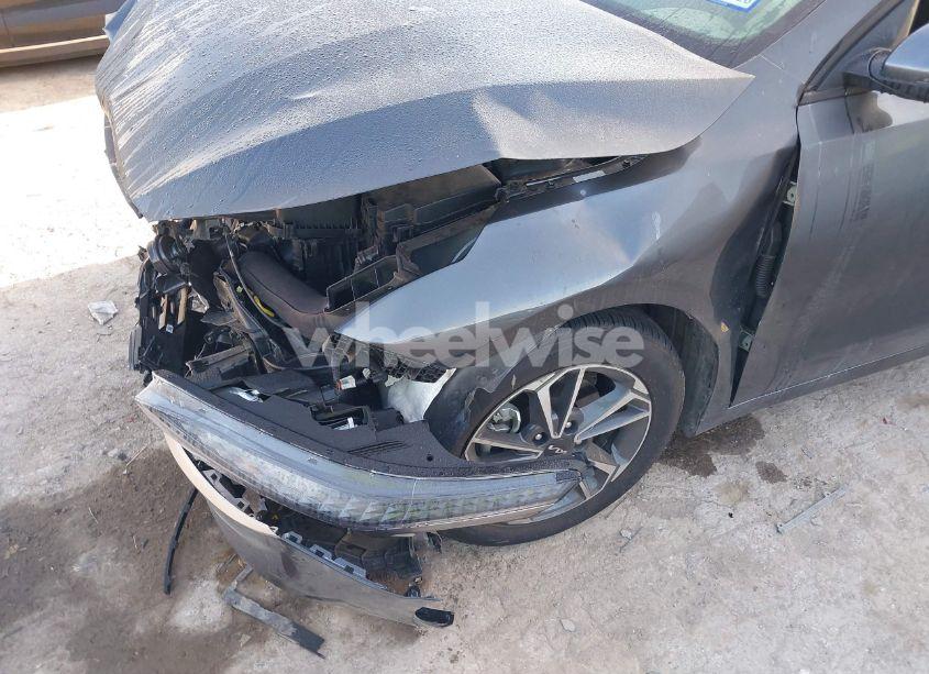 Photo 6 of 2024 Kia Forte LXS (VIN 3KPF24AD9RE812205)