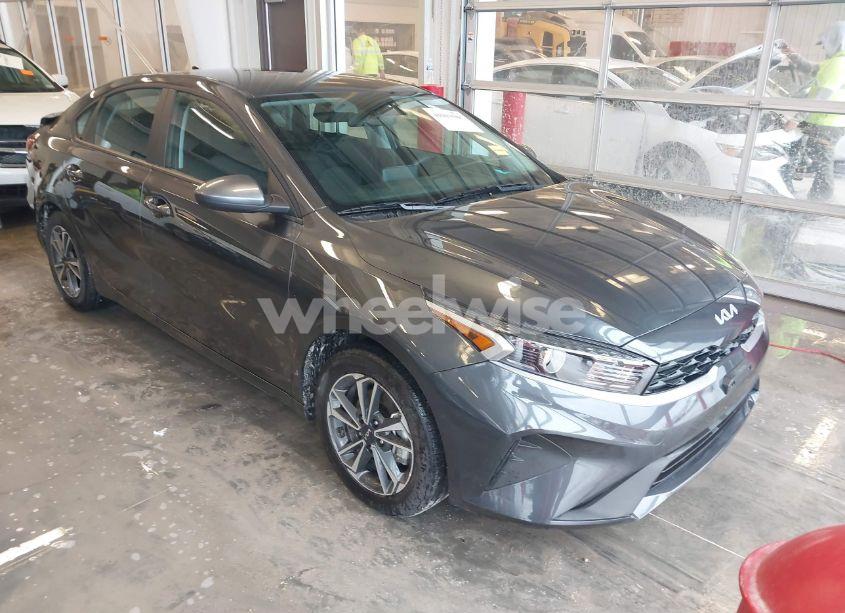 2024 Kia Forte LXS (VIN 3KPF24AD9RE827562) main photo
