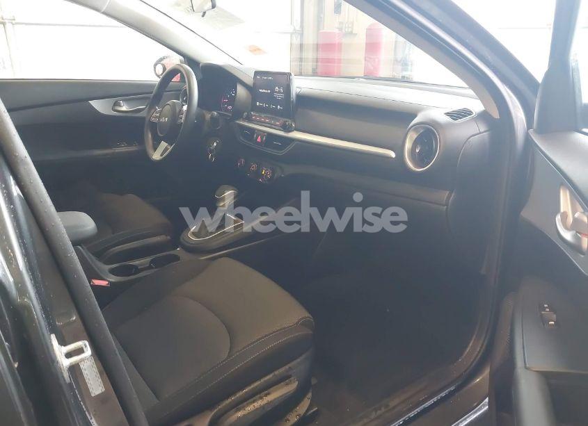 Photo 5 of 2024 Kia Forte LXS (VIN 3KPF24AD9RE827562)