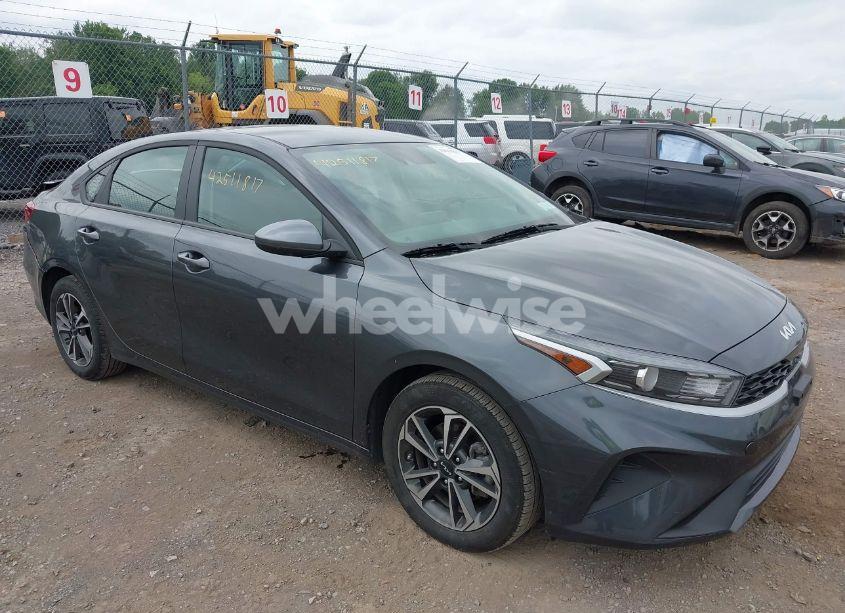 2024 Kia Forte LXS (VIN 3KPF24AD9RE830185) main photo