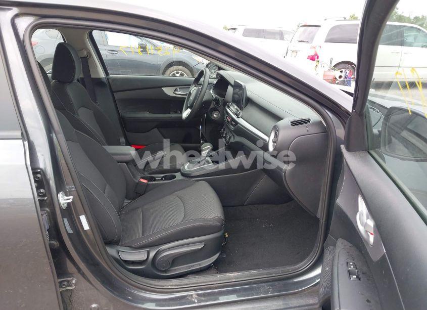 Photo 5 of 2024 Kia Forte LXS (VIN 3KPF24AD9RE830185)