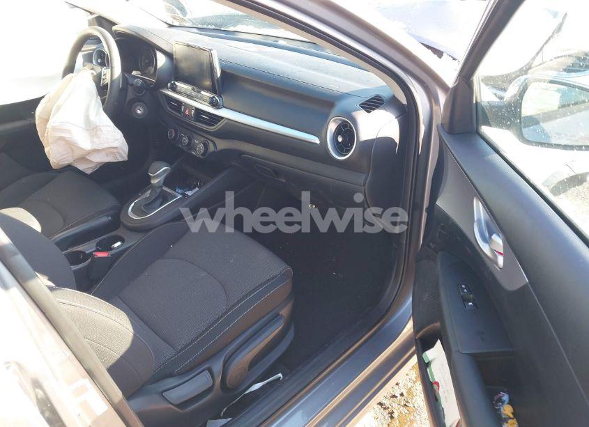 Photo 5 of 2024 Kia Forte LXS (VIN 3KPF24AD9RE836164)