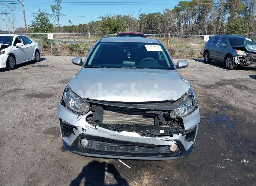 Photo 12 of 2019 Kia Forte LXS (VIN 3KPF24ADXKE007240)