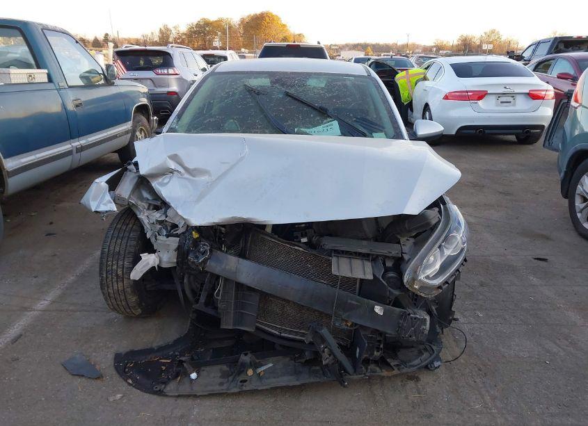 Photo 12 of 2019 Kia Forte LXS (VIN 3KPF24ADXKE044787)