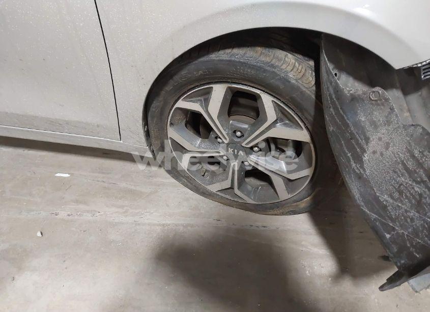 Photo 16 of 2019 Kia Forte LXS (VIN 3KPF24ADXKE109783)