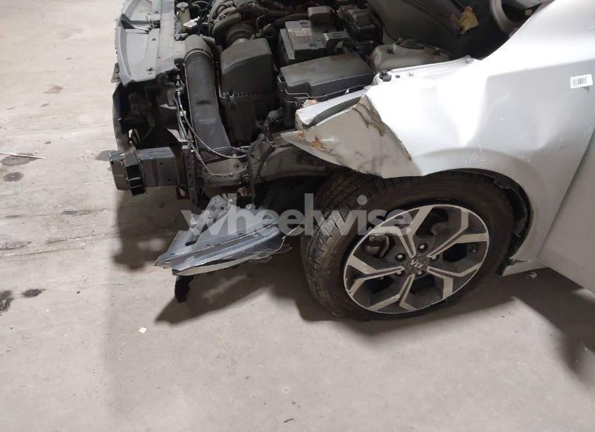 Photo 18 of 2019 Kia Forte LXS (VIN 3KPF24ADXKE109783)