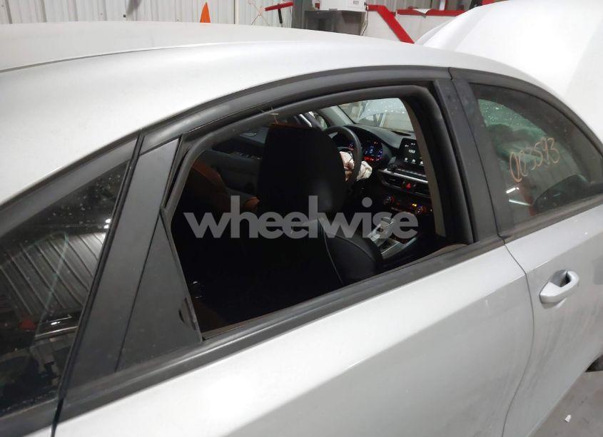 Photo 19 of 2019 Kia Forte LXS (VIN 3KPF24ADXKE109783)