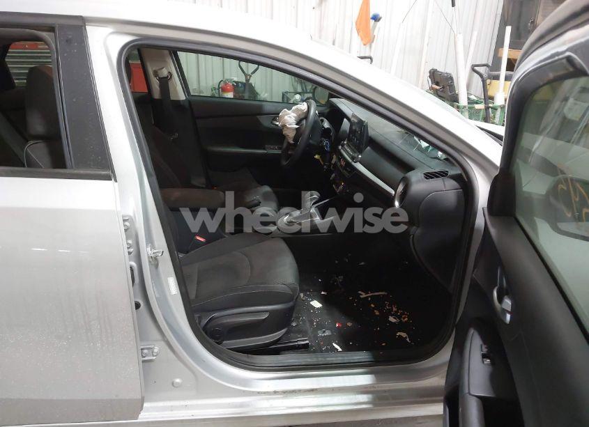 Photo 5 of 2019 Kia Forte LXS (VIN 3KPF24ADXKE109783)