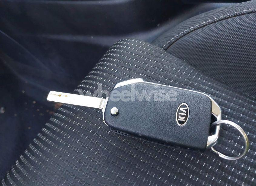 Photo 11 of 2019 Kia Forte LXS (VIN 3KPF24ADXKE122078)