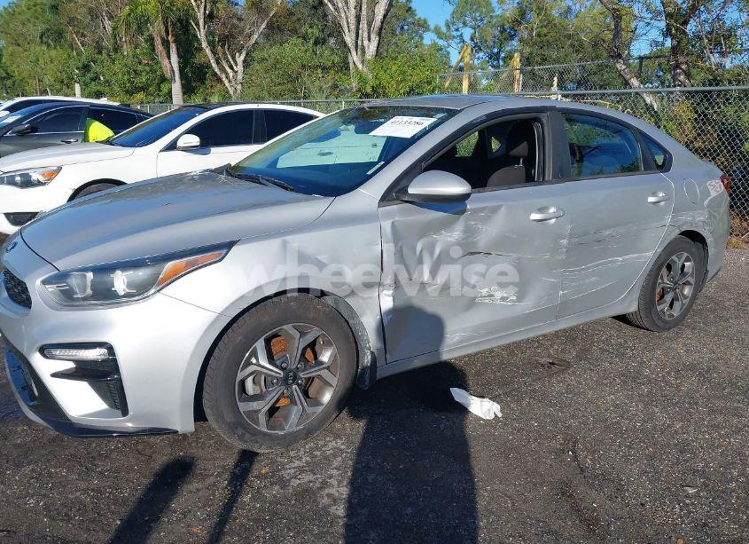 Photo 6 of 2019 Kia Forte LXS (VIN 3KPF24ADXKE122078)