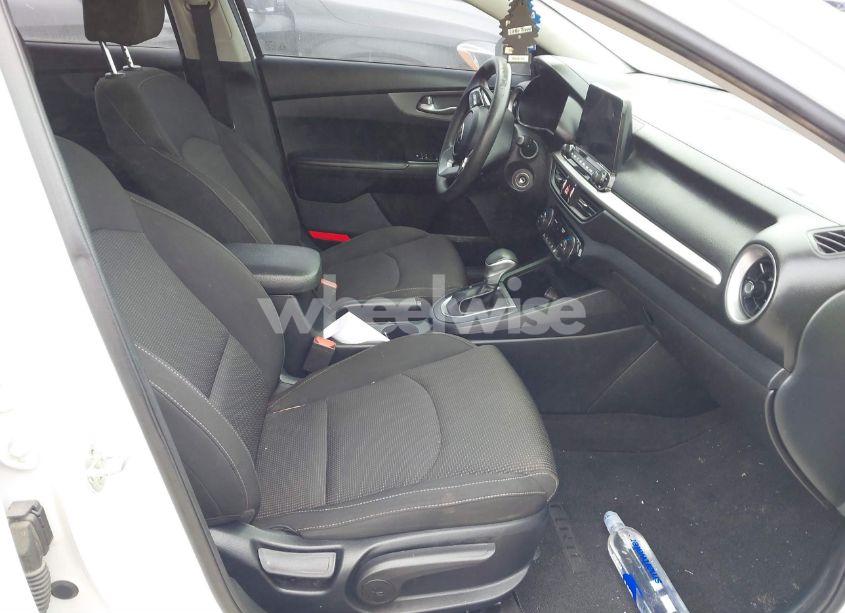 Photo 5 of 2019 Kia Forte LXS (VIN 3KPF24ADXKE127538)