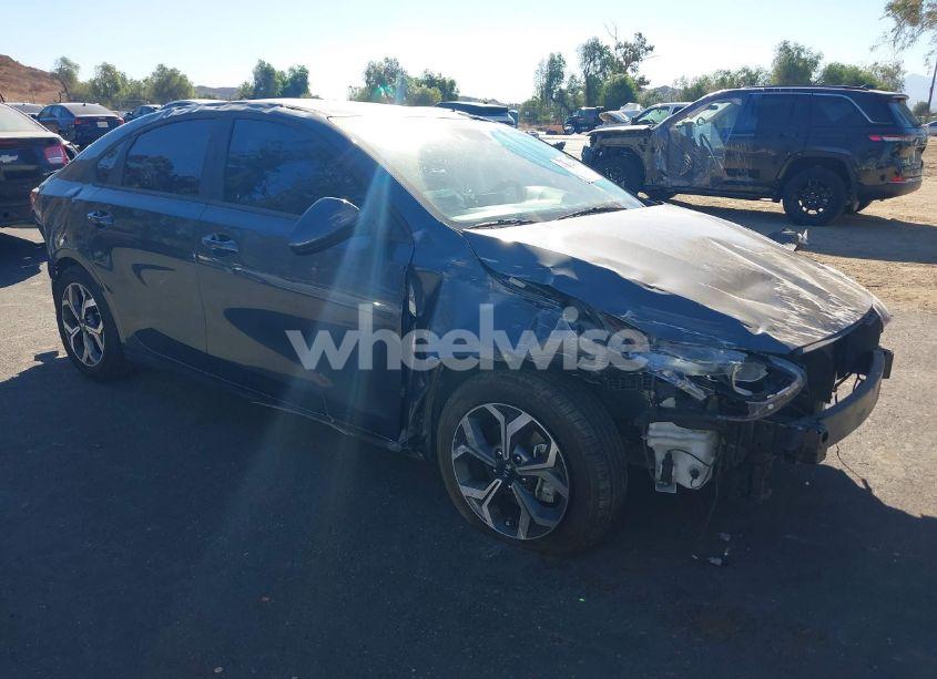 2021 Kia Forte LXS (VIN 3KPF24ADXME369085) main photo
