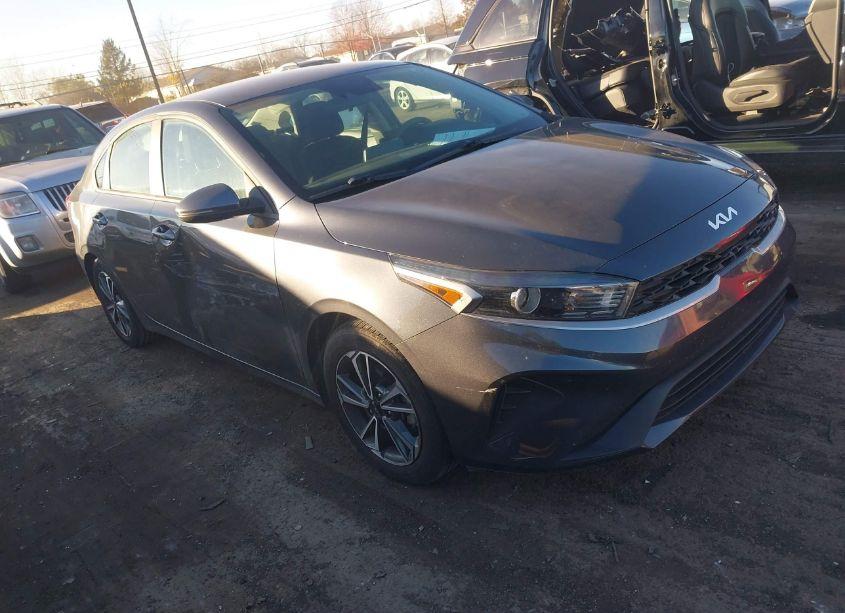 2022 Kia Forte LXS (VIN 3KPF24ADXNE423762) main photo