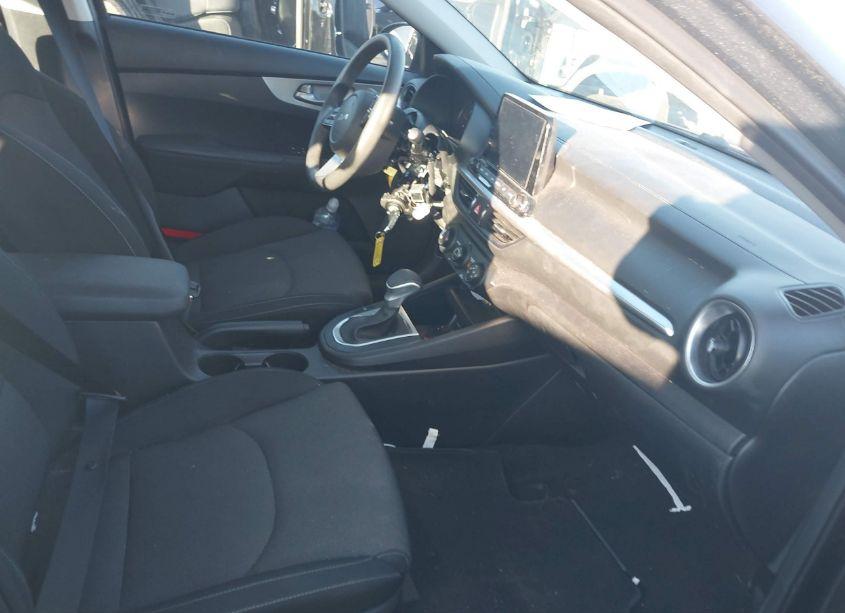 Photo 5 of 2022 Kia Forte LXS (VIN 3KPF24ADXNE423762)