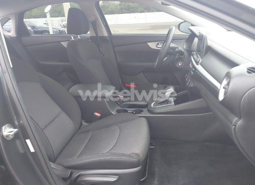 Photo 5 of 2022 Kia Forte LXS (VIN 3KPF24ADXNE445812)