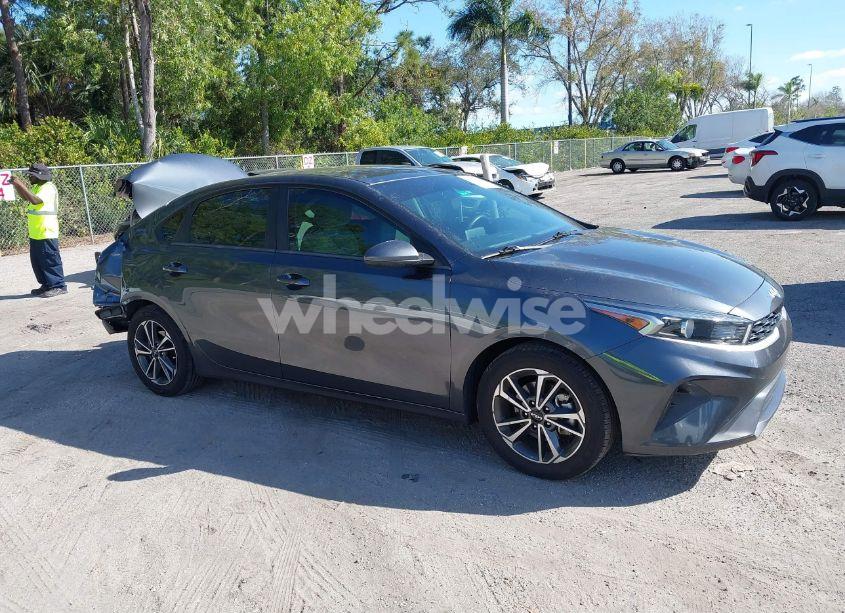2022 Kia Forte FE/LXS (VIN 3KPF24ADXNE457779) main photo