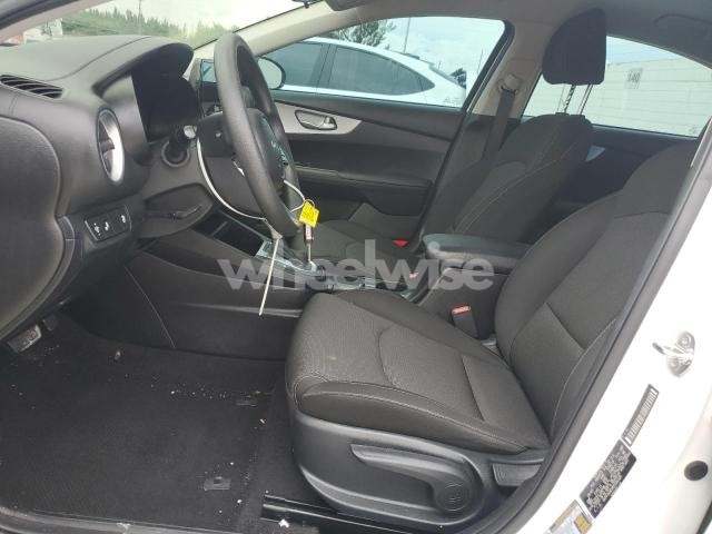 Photo 3 of 2024 KIA FORTE LX (VIN 3KPF24ADXRE696335)