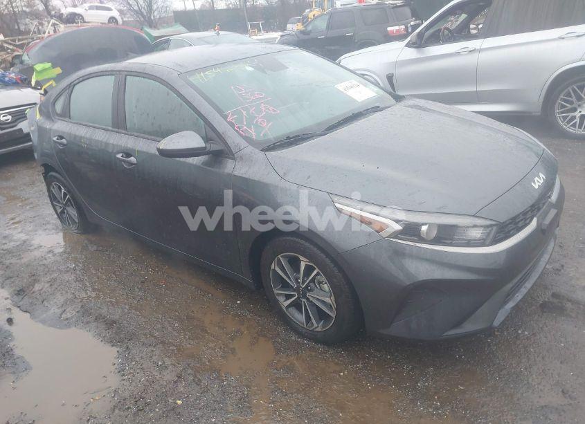 2024 Kia Forte LXS (VIN 3KPF24ADXRE700156) main photo