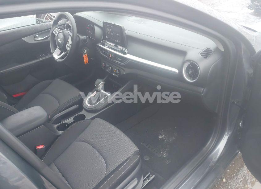 Photo 5 of 2024 Kia Forte LXS (VIN 3KPF24ADXRE700156)