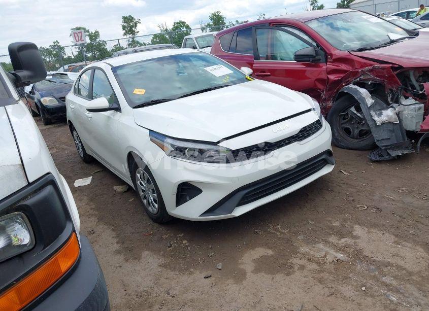 2024 Kia Forte LX (VIN 3KPF24ADXRE702151) main photo