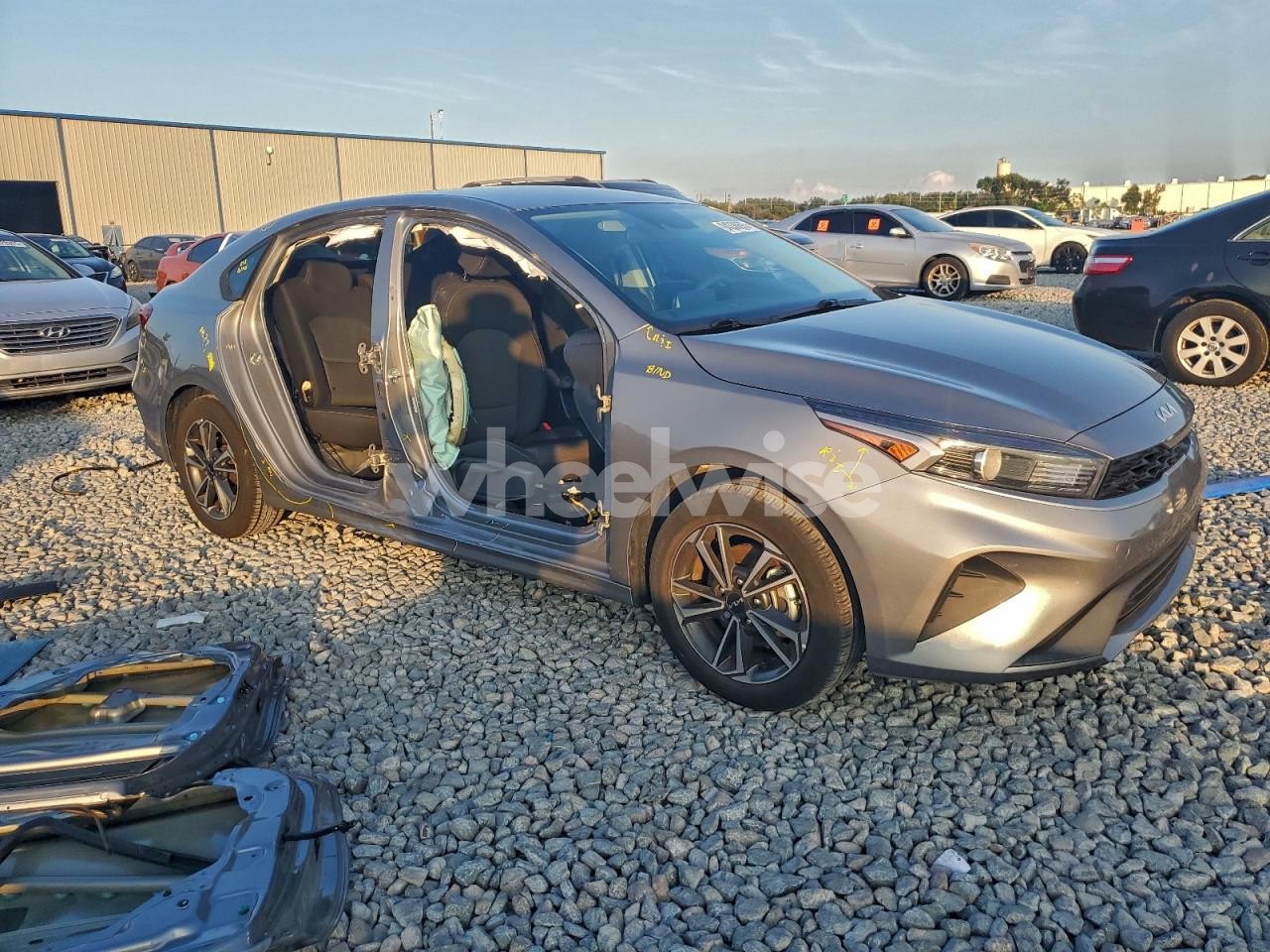 Photo 4 of 2024 KIA FORTE LX (VIN 3KPF24ADXRE704000)