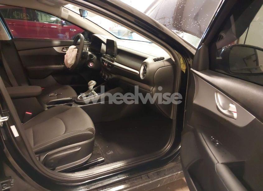 Photo 5 of 2024 Kia Forte LXS (VIN 3KPF24ADXRE728474)