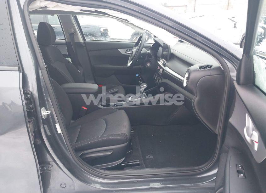 Photo 5 of 2024 Kia Forte LXS (VIN 3KPF24ADXRE733495)