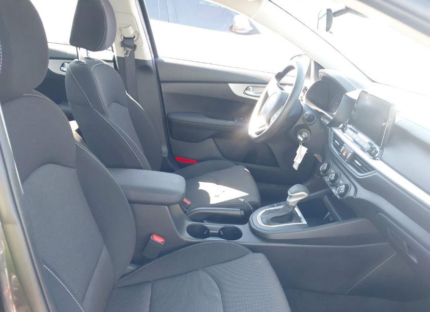 Photo 5 of 2024 Kia Forte LXS (VIN 3KPF24ADXRE753679)