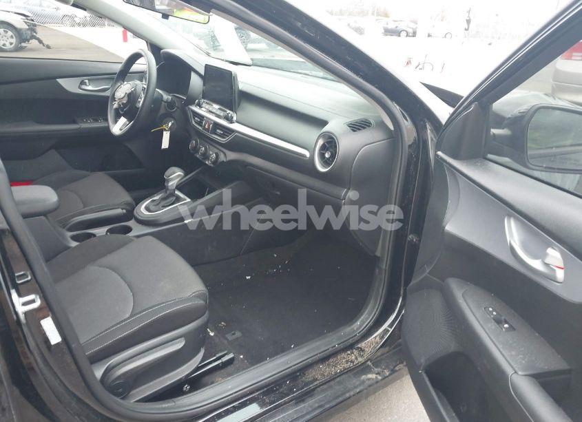 Photo 5 of 2024 Kia Forte LXS (VIN 3KPF24ADXRE759336)