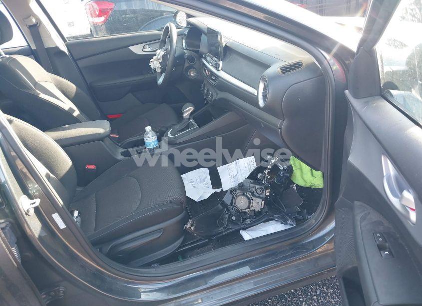 Photo 5 of 2024 Kia Forte LXS (VIN 3KPF24ADXRE762477)