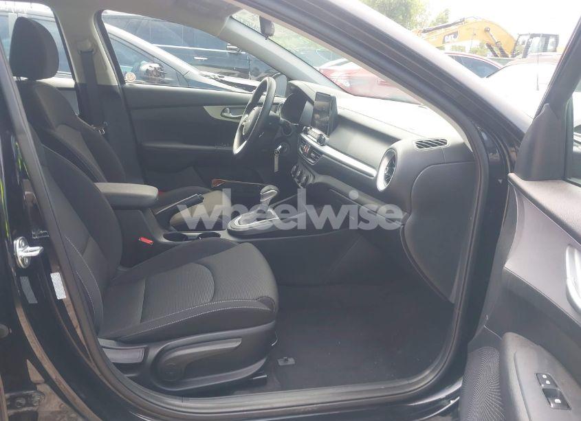 Photo 5 of 2024 Kia Forte LXS (VIN 3KPF24ADXRE767226)