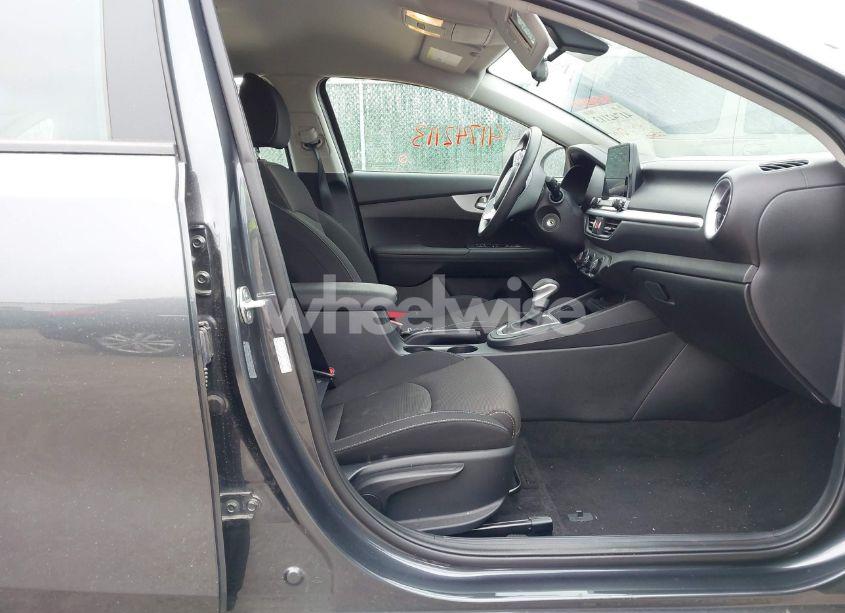 Photo 5 of 2024 Kia Forte LXS (VIN 3KPF24ADXRE769378)