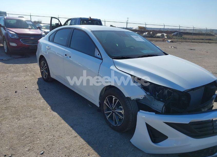 2024 Kia Forte LXS (VIN 3KPF24ADXRE772183) main photo