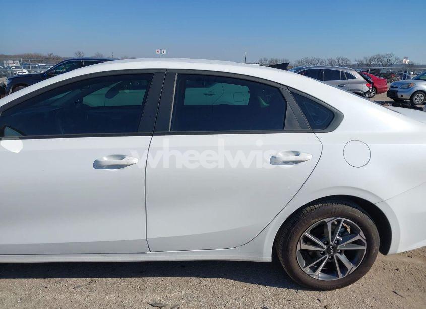 Photo 15 of 2024 Kia Forte LXS (VIN 3KPF24ADXRE772183)