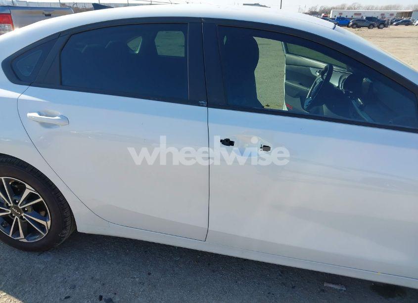 Photo 18 of 2024 Kia Forte LXS (VIN 3KPF24ADXRE772183)